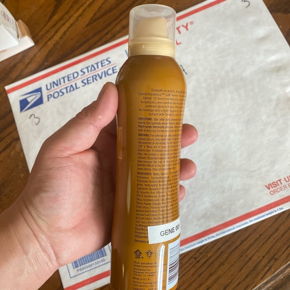 Hawaiian Tropic Island Radiance 6 oz Crème Self Tanner in medium - Picture 4 of 5